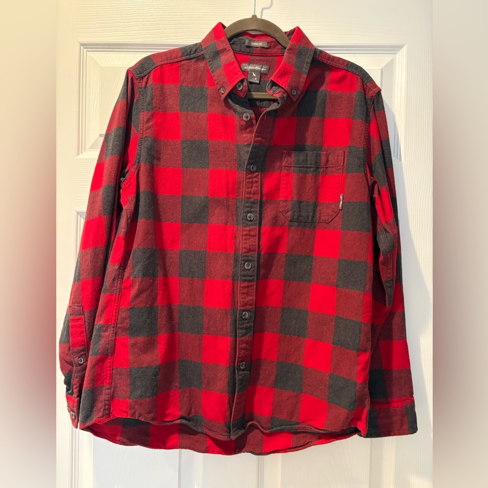 Eddie Bauer Favorite Classic Fit Red & Black Plaid Flannel Button Down Shirt